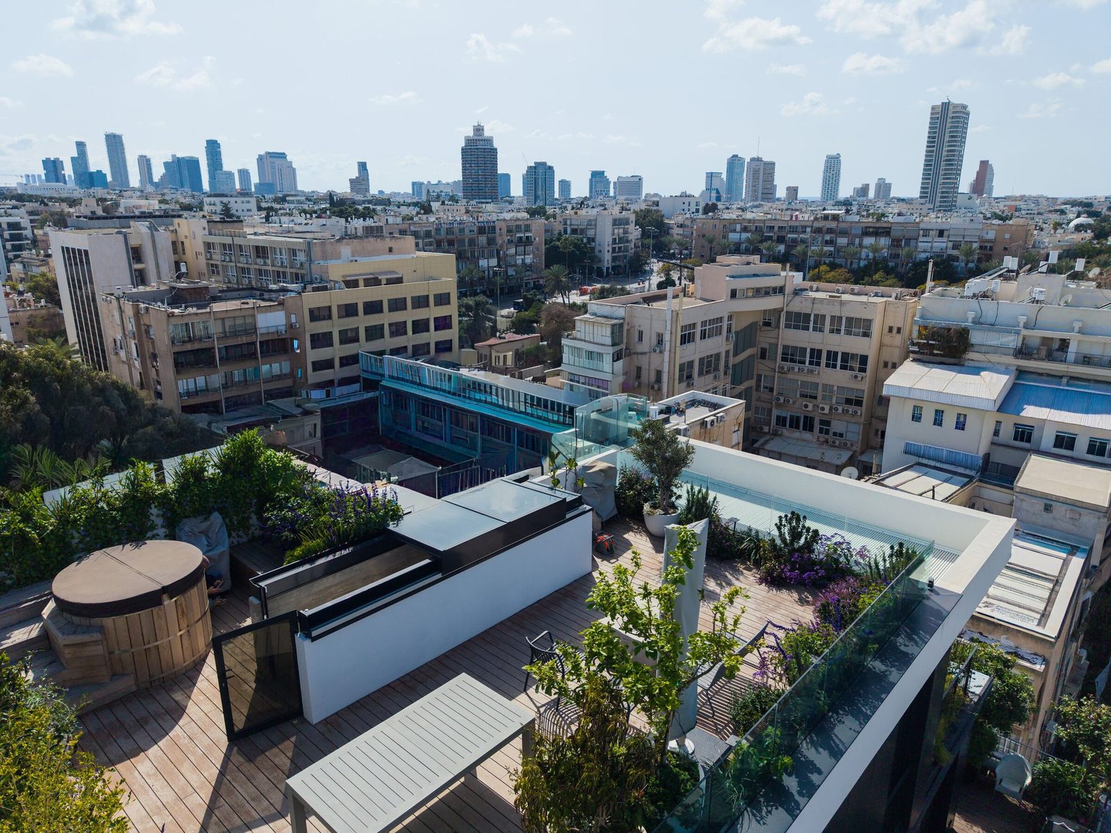 פנטהאוז שילה במרכז תל אביב — יציאה לגג בתכנון זית לב אדריכלים
